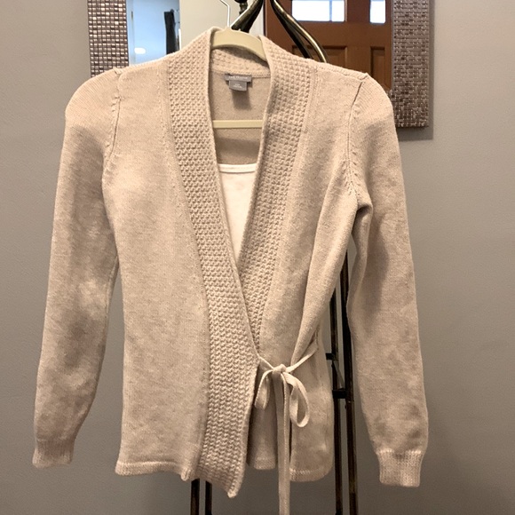 Ann Taylor Sweaters - XSP Ann Taylor Beautiful Cardigan